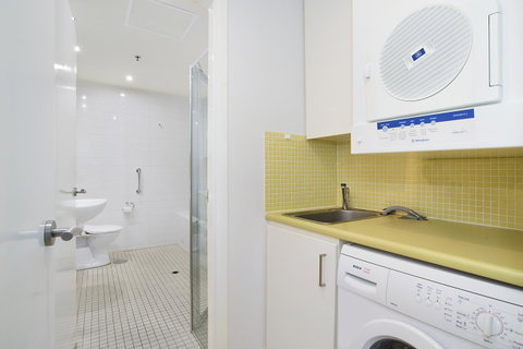 Beachside Luxury & Comfort, Ocean Views In Glenelg - Lightning Ridge Tourism 20