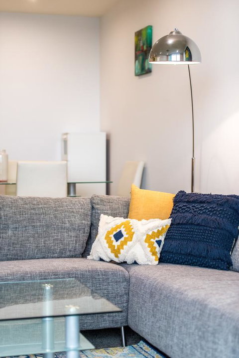 Beachside Luxury & Comfort, Ocean Views In Glenelg - Lightning Ridge Tourism 9