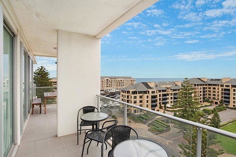 Beachside Luxury & Comfort, Ocean Views In Glenelg - Lightning Ridge Tourism 2