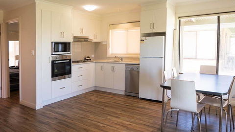 Wallaroo Holiday Park - Lightning Ridge Tourism 21