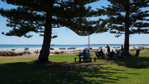 Wallaroo Holiday Park - Lightning Ridge Tourism 14