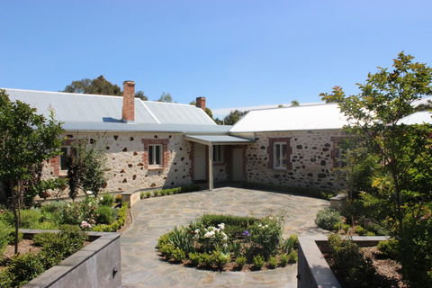 OXENBERRY FARM - Lightning Ridge Tourism 1