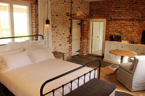 OXENBERRY FARM - Lightning Ridge Tourism 9