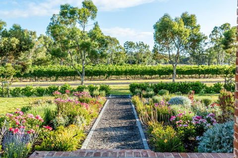OXENBERRY FARM - Lightning Ridge Tourism 16