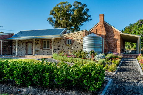 OXENBERRY FARM - Lightning Ridge Tourism 6
