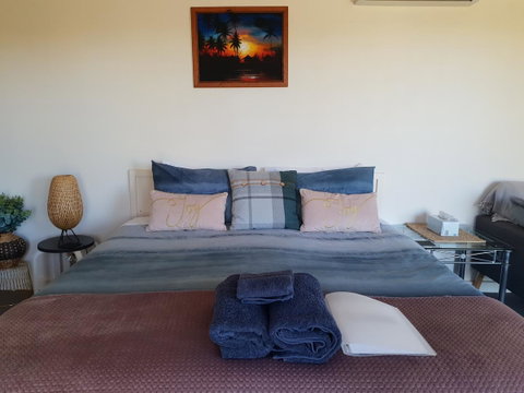 Barossa Valley Studio - Lightning Ridge Tourism 1