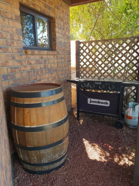 Barossa Valley Studio - Lightning Ridge Tourism 8