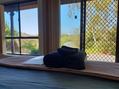 Barossa Valley Studio - Lightning Ridge Tourism 0