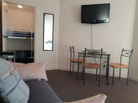 Barossa Valley Studio - Lightning Ridge Tourism 18