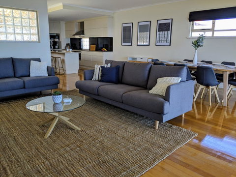 Ochre Point Beach House On Moana Seafront - Lightning Ridge Tourism 1