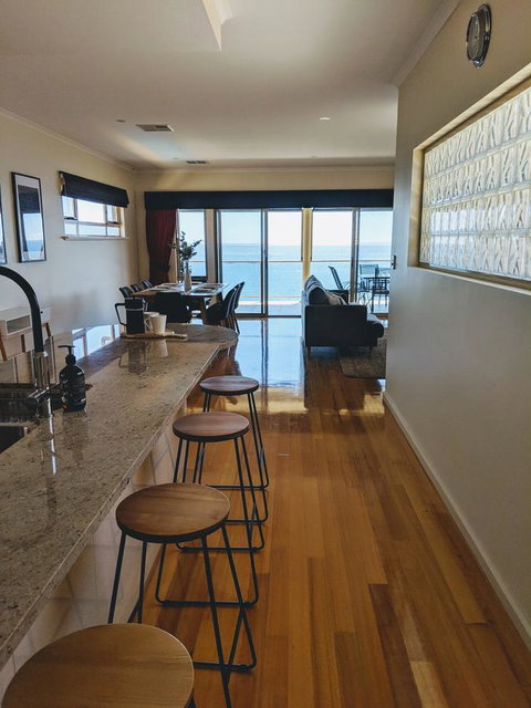 Ochre Point Beach House On Moana Seafront - Lightning Ridge Tourism 4