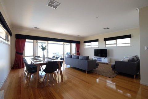 Ochre Point Beach House On Moana Seafront - Lightning Ridge Tourism 5