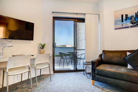 Limani Motel - Lightning Ridge Tourism 37