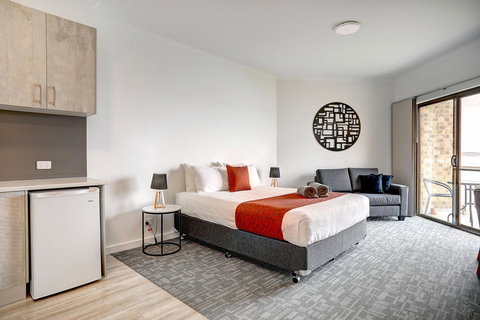 Limani Motel - Lightning Ridge Tourism 28