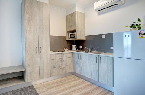 Limani Motel - Lightning Ridge Tourism 20