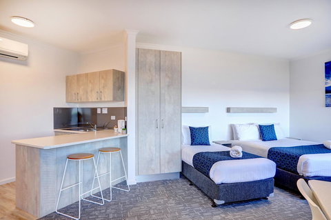 Limani Motel - Lightning Ridge Tourism 40