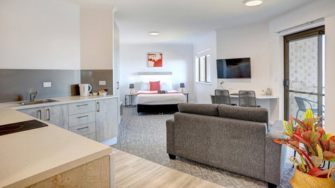 Limani Motel - Lightning Ridge Tourism 17