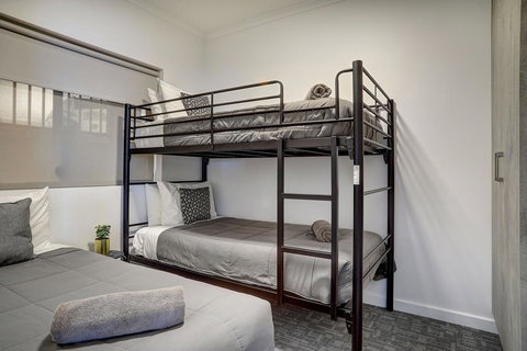 Limani Motel - Lightning Ridge Tourism 5