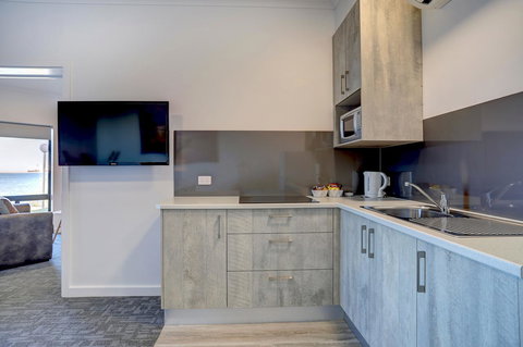 Limani Motel - Lightning Ridge Tourism 1