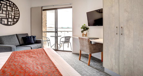 Limani Motel - Lightning Ridge Tourism 24