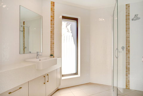 Limani Motel - Lightning Ridge Tourism 36