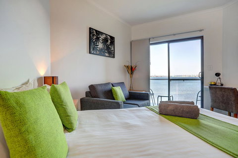 Limani Motel - Lightning Ridge Tourism 23