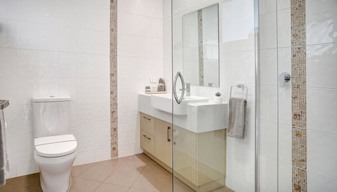 Limani Motel - Lightning Ridge Tourism 25