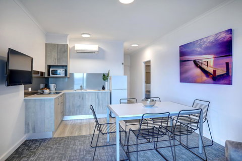 Limani Motel - Lightning Ridge Tourism 10