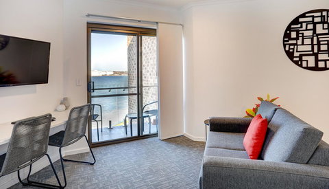 Limani Motel - Lightning Ridge Tourism 15