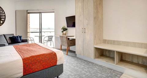 Limani Motel - Lightning Ridge Tourism 27