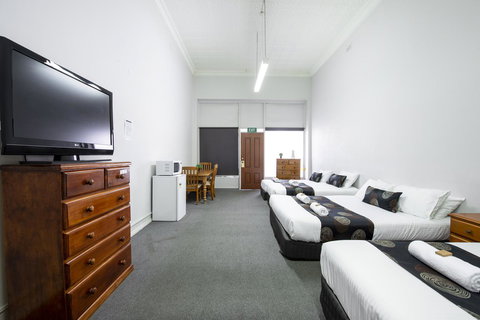City Centre Motel Hotel - Lightning Ridge Tourism 7
