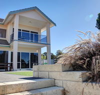 Bay Bliss - Lightning Ridge Tourism