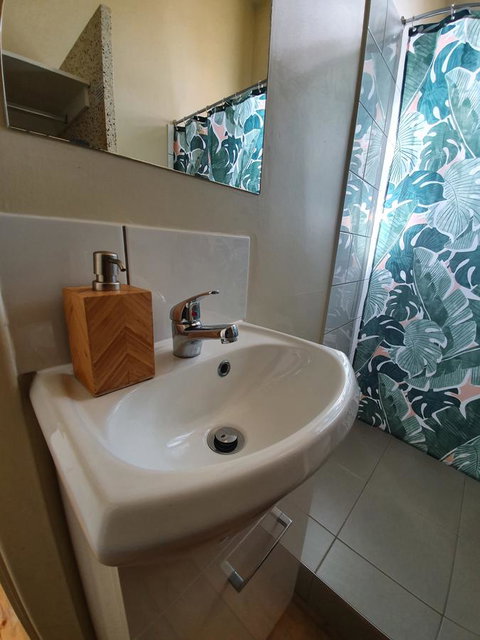 Pier Hotel Port Lincoln - Lightning Ridge Tourism 23