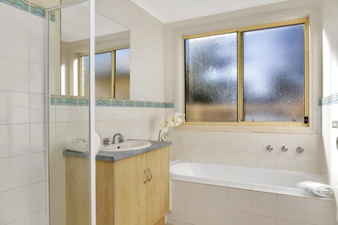 The Lighthouse - Port Willunga - C21 SouthCoast Holidays - Lightning Ridge Tourism 11