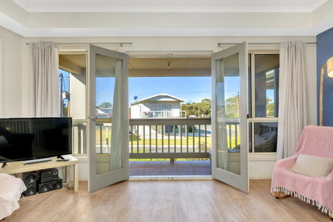 The Lighthouse - Port Willunga - C21 SouthCoast Holidays - Lightning Ridge Tourism 2