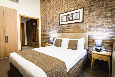 The Lodge By Manna - Lightning Ridge Tourism 2