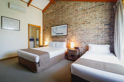 The Lodge By Manna - Lightning Ridge Tourism 8