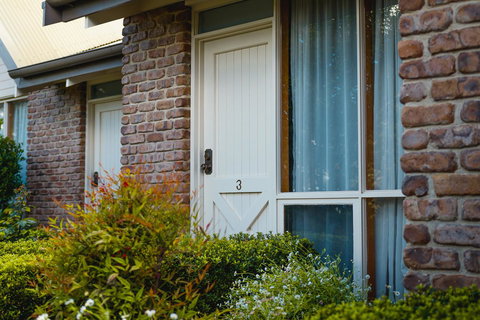 The Lodge By Manna - Lightning Ridge Tourism 14