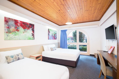 Nightcap At Federal Hotel Mt Gambier - Lightning Ridge Tourism 0