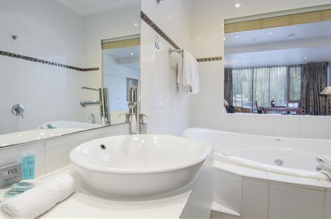 The Commodore - Lightning Ridge Tourism 43