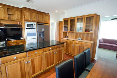 The Commodore - Lightning Ridge Tourism 21