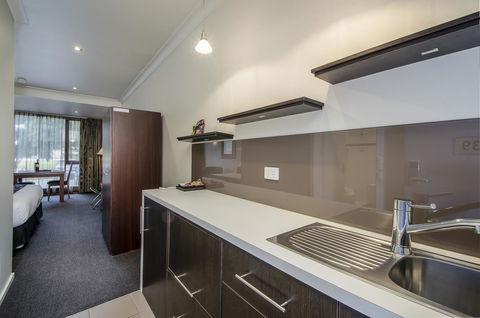 The Commodore - Lightning Ridge Tourism 42