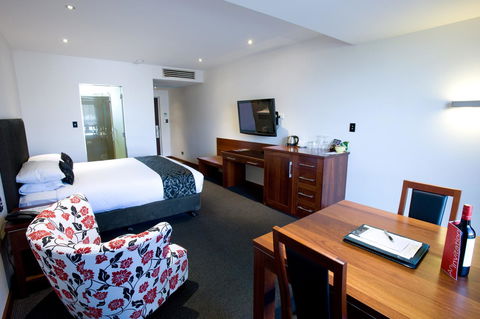 The Commodore - Lightning Ridge Tourism 35