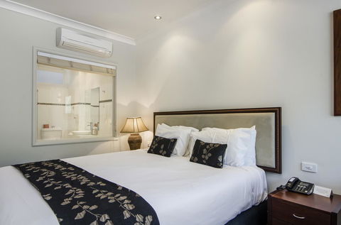 The Commodore - Lightning Ridge Tourism 6