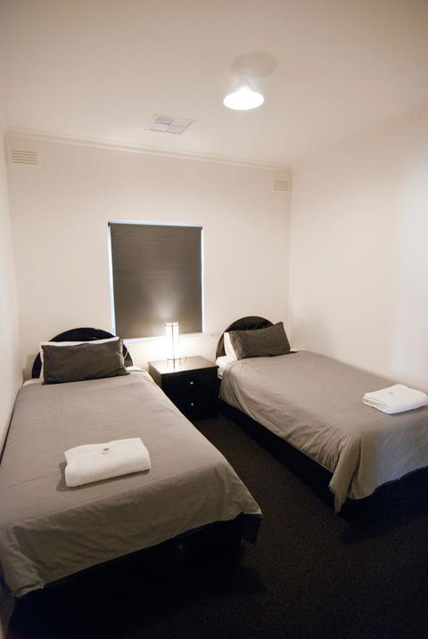 The Commodore - Lightning Ridge Tourism 18