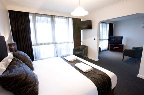 The Commodore - Lightning Ridge Tourism 33