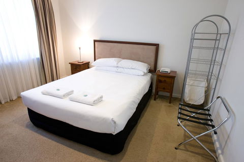 The Commodore - Lightning Ridge Tourism 22