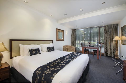 The Commodore - Lightning Ridge Tourism 44