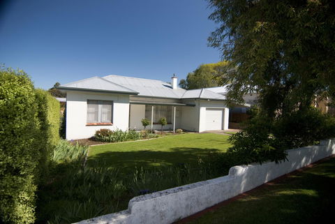 The Commodore - Lightning Ridge Tourism 20