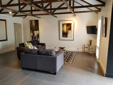 Irongate Studio B&B - Lightning Ridge Tourism 9